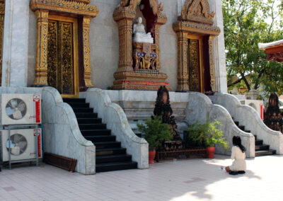 Wat Intharawihan, Bangkok