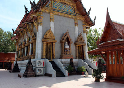 Wat Intharawihan, Bangkok