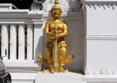 Wat Intharawihan, Bangkok