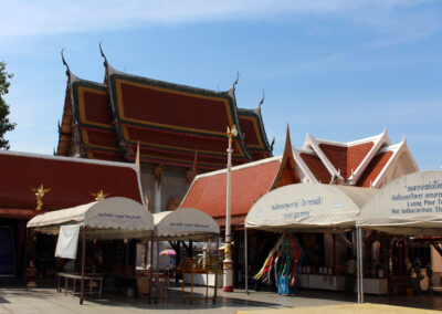 Wat Intharawihan, Bangkok