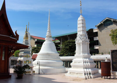 Wat Intharawihan, Bangkok